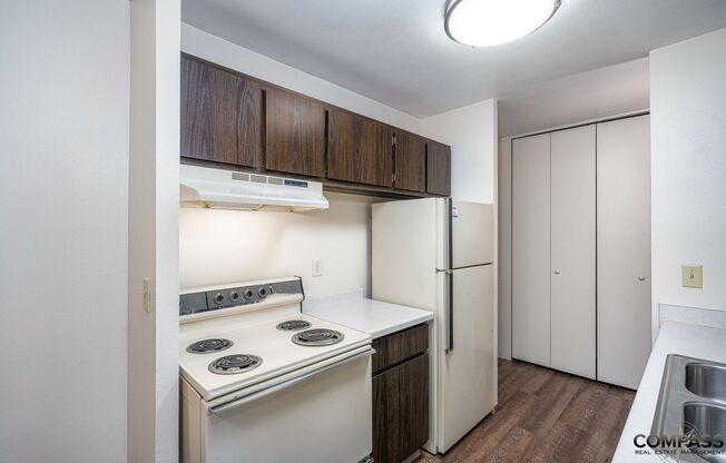 2 beds, 1.5 baths, 884 sqft, $1,275, Unit 101