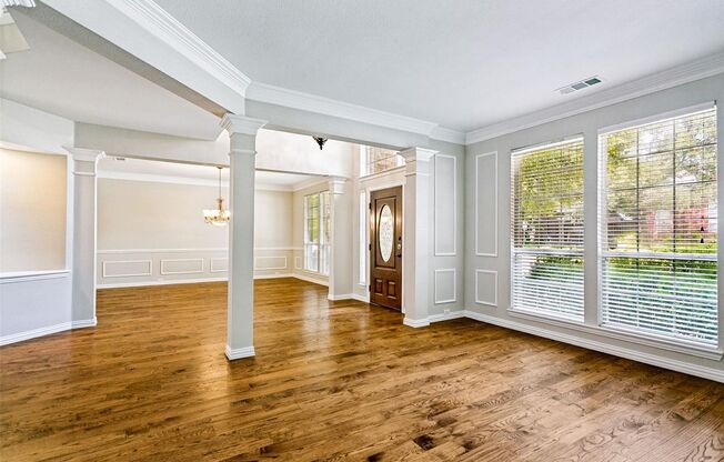 Live in this Luxurious and Majestic beauty located in heart of Plano with Exemplary PISD . 4 beds, 3.5 baths & 3 car garage