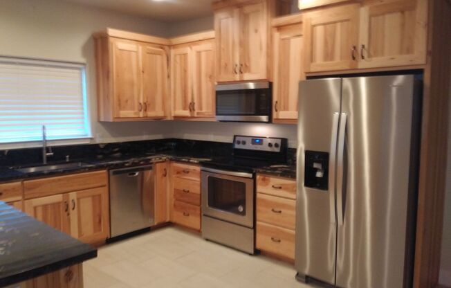 3 beds, 3.5 baths, 1,328 sqft, $1,995, Unit 1442 N Cherry (Back)