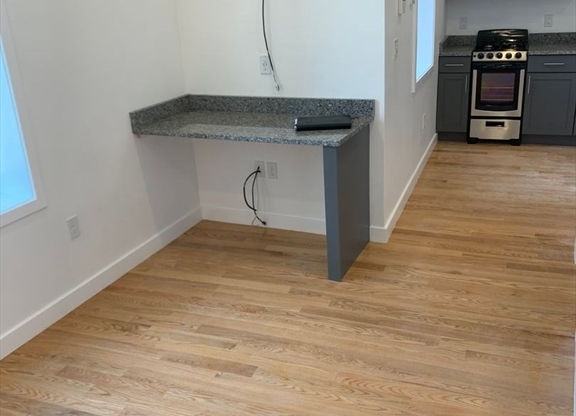 Studio, 1 bath, $1,475, Unit 1L