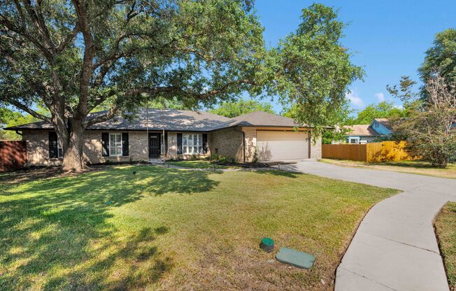 Stunning 4-Bed 3-Bath Home with a Pool, Near Stone Oak & Airport – Prime Location & Comfort!