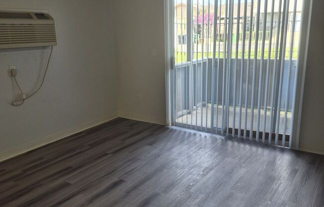 Studio, 1 bath, 324 sqft, $1,200, Unit 3828-15
