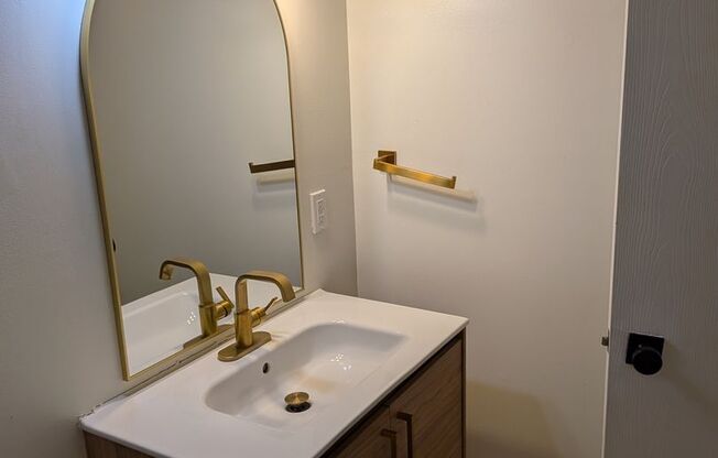 2 beds, 1 bath, 900 sqft, $1,350, Unit Unit 207