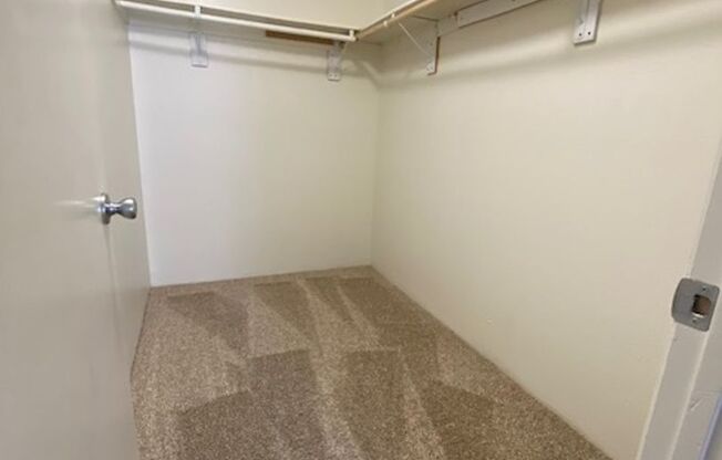 2 beds, 2 baths, 920 sqft, $2,320, Unit 20