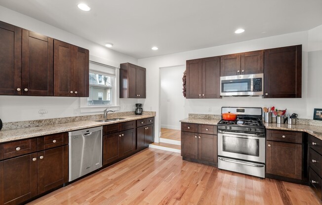 3 beds, 2 baths, 1,436 sqft, $3,500, Unit 3