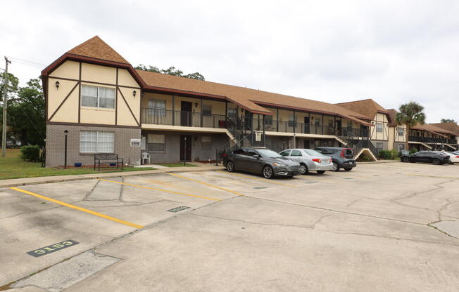 3147 SIR HAMILTON CIR