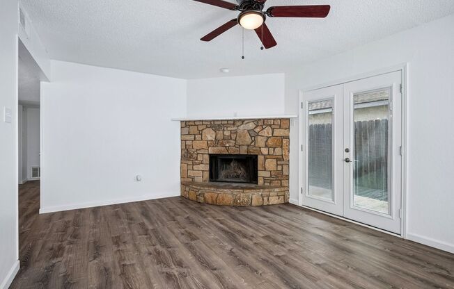 3 beds, 1 bath, $2,200