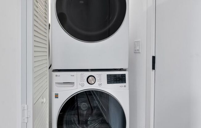 Studio, 1 bath, 534 sqft, $2,300, Unit 3449-413