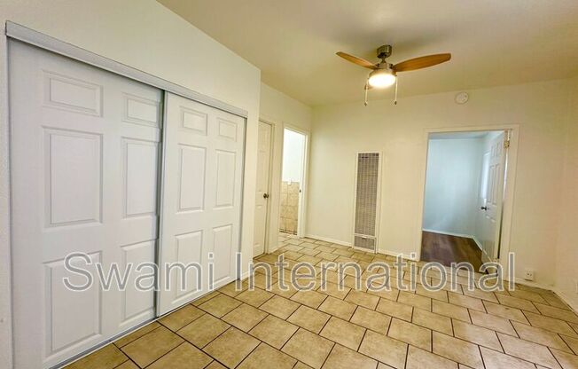 1733 1/2 E 63 ST