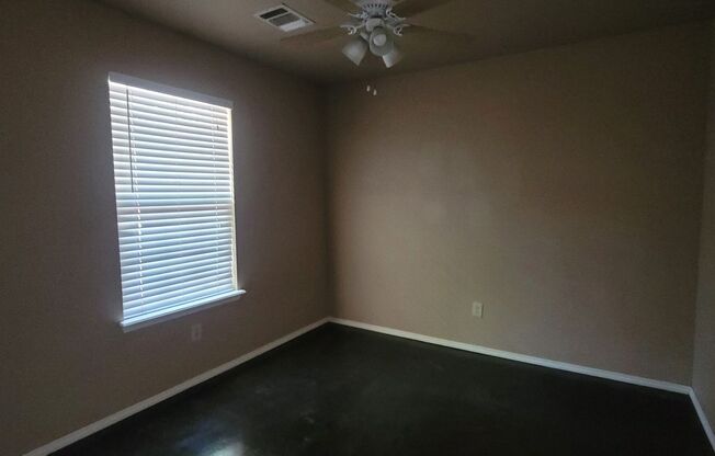 3 beds, 2 baths, $1,450