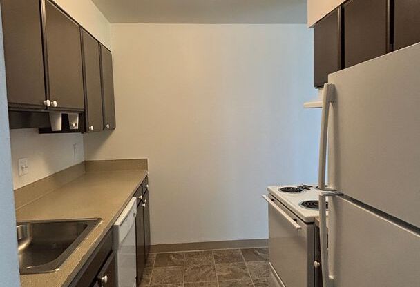 1 bed, 1 bath, 800 sqft, $1,299, Unit 44