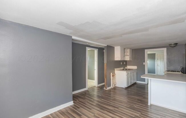 2 beds, 1 bath, $775, Unit # REAR