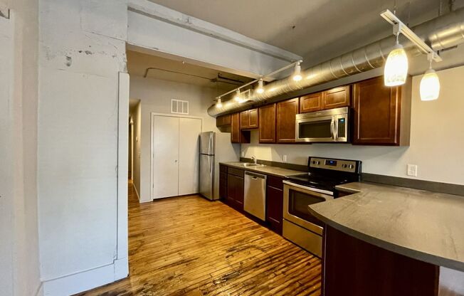 1 bed, 1 bath, 778 sqft, $1,045, Unit 121