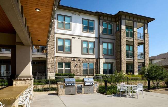 ONE, TWO AND THREE BEDROOM APARTMENTS AND TOWNHOMES IN FORT WORTH