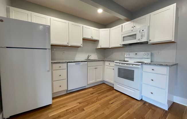 2 beds, 1 bath, 750 sqft, $2,199, Unit 5641 Hobart St. #B2