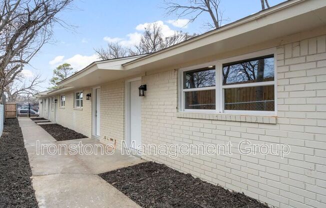 1011 S ROCKFORD AVE