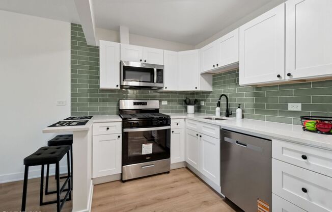 Modern Living, Perfect Location FALL MOVE IN SPECIAL!