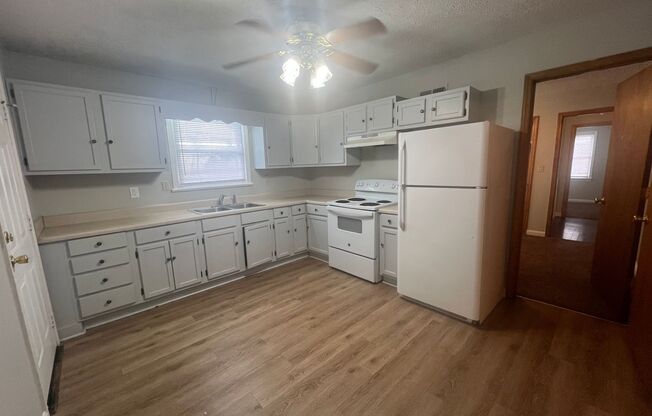 3 beds, 1 bath, $1,100