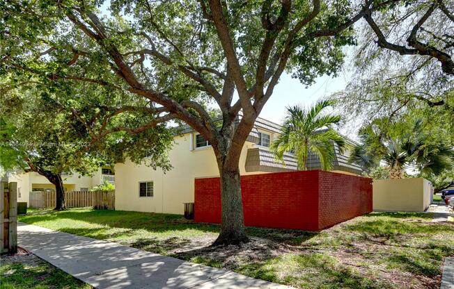 8483 SW 137 AVE