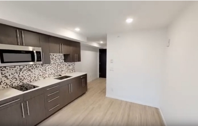Studio, 1 bath, 272 sqft, $1,180, Unit 713