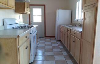 3 beds, 2 baths, $3,300