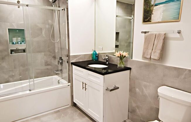 3 beds, 2 baths, 1,215 sqft, $4,800, Unit 3833-301