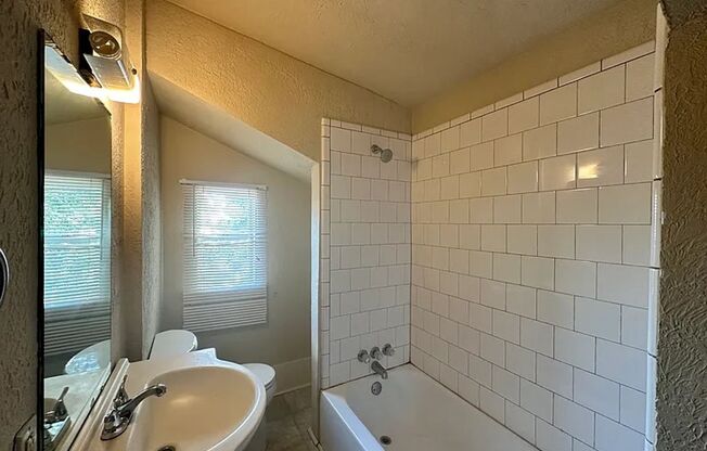 2 beds, 1 bath, 750 sqft, $1,150