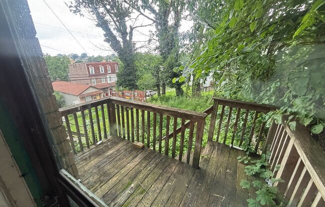 2 bedroom 1 bath house for rent in Mt Washington!