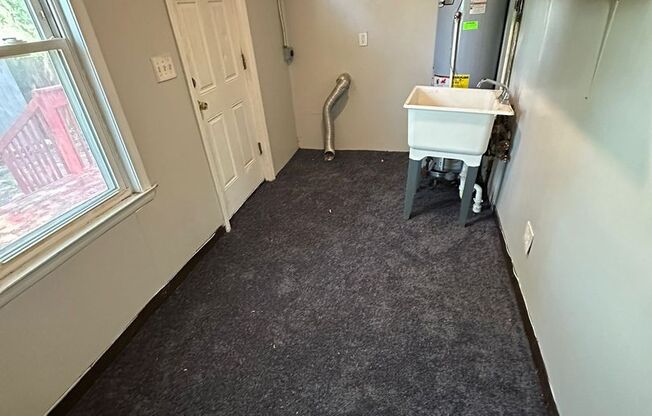 Cut 3 bedroom bungalow W/ appliances included Section 8 Accepted