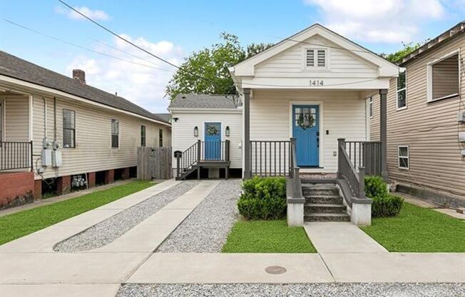 Gorgeous 3BD/2.5BA with Huge Backyard and Off Street Parking