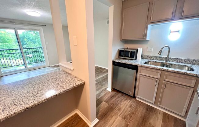 2 beds, 1 bath, $1,095