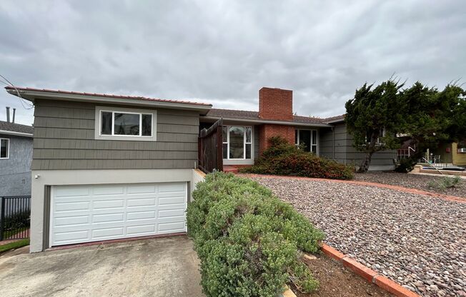 5 Bedroom, 3 Bath in College Area!!