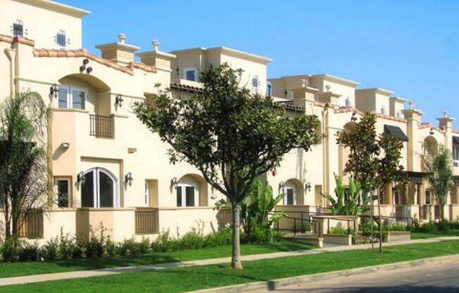 2 beds, 2.5 baths, 1,297 sqft, $3,695, Unit 19