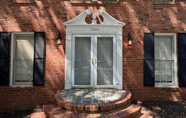 Live at the Center of Modern Conveniences & Entertainment.(500.00 off first full months rent)