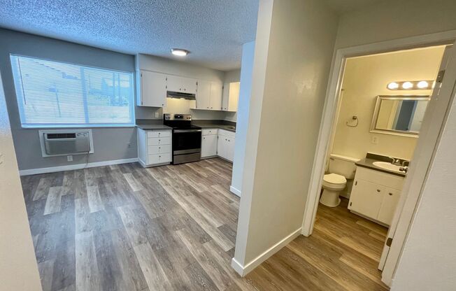 1 bed, 1 bath, 800 sqft, $1,000, Unit 4