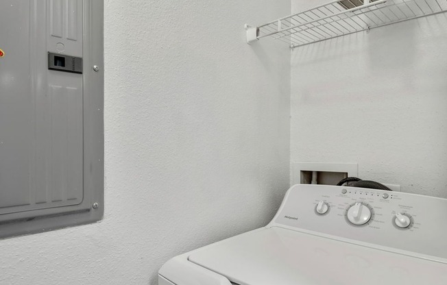 Driscoll Place | Houston, TX | In-unit Washing Machine