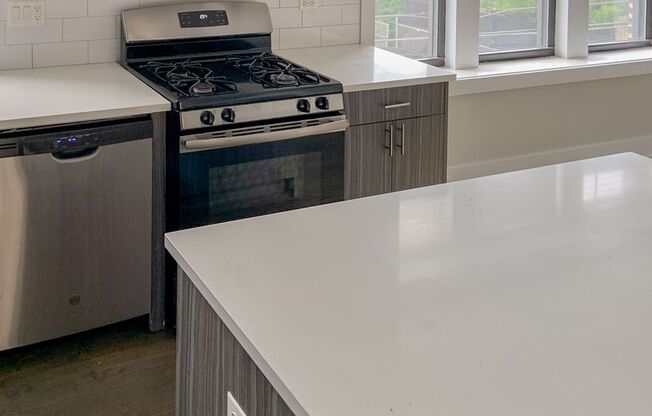 1 bed, 1 bath, 754 sqft, $2,250, Unit 2618-2R