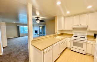 Beautiful Condo in Mission Valley Area with Bright Windows and parking!!