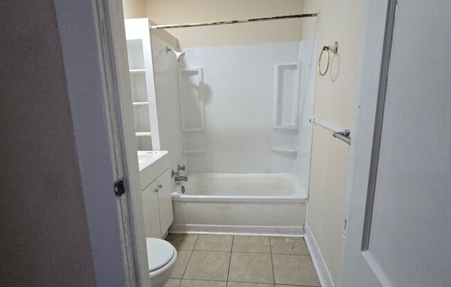 2 beds, 1 bath, $1,000