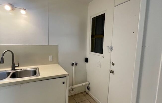 2 beds, 1 bath, 950 sqft, $1,250, Unit 809