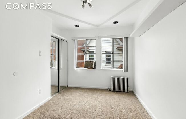 1070 E 13 ST