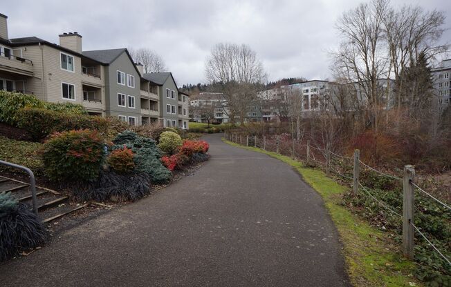 S. Landing 2 bedroom condo with Willamette River view