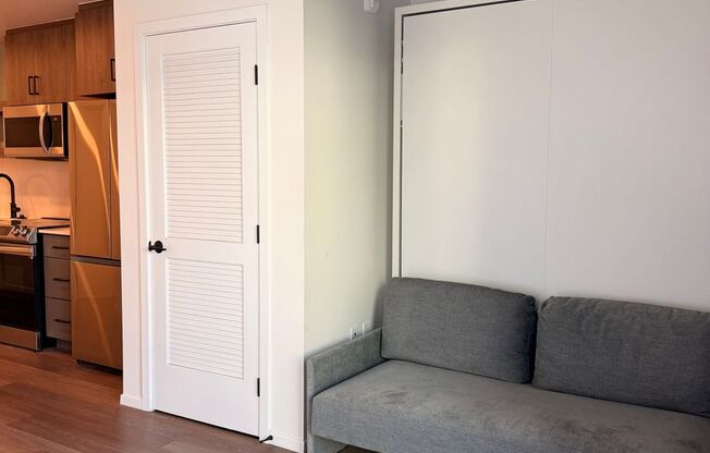 Studio, 1 bath, 354 sqft, $2,195, Unit 206