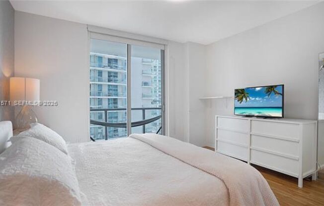 2 beds, 2 baths, $4,400, Unit # 3220 N