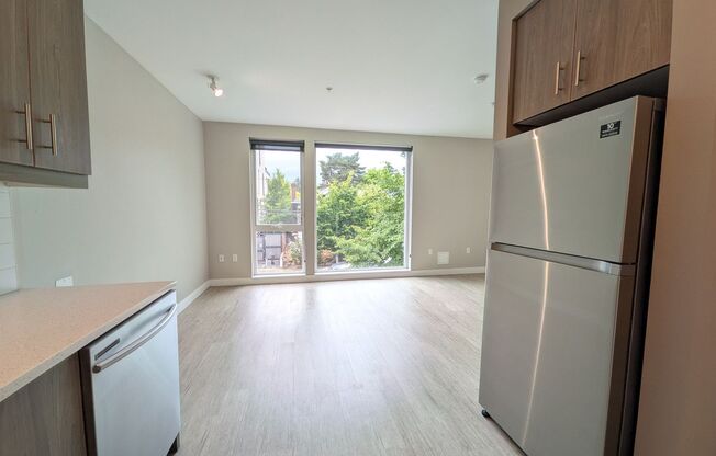 Studio, 1 bath, 400 sqft, $1,300, Unit 321