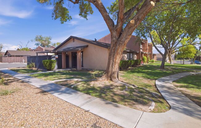 LOVELY MOVE-IN READY 3-BEDROOM SINGLE-STORY LAS VEGAS TOWNHOME!