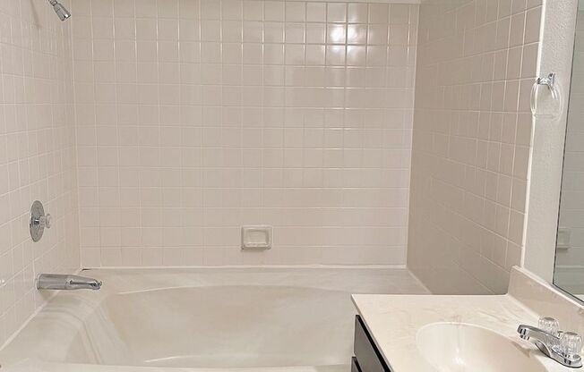 3 beds, 2 baths, $1,600, Unit Unit 2201