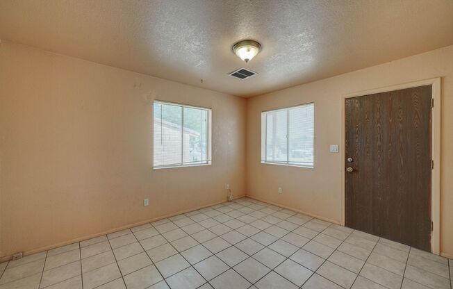 2 beds, 1 bath, $1,300