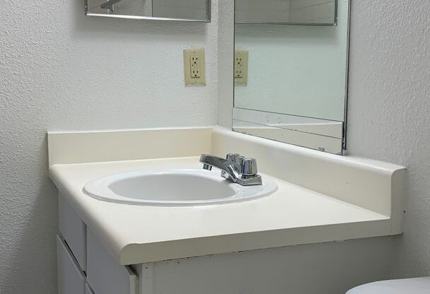 1 bed, 1 bath, 583 sqft, $810, Unit 0402