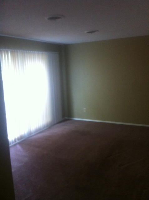 2 beds, 1.5 baths, 995 sqft, $700, Unit A